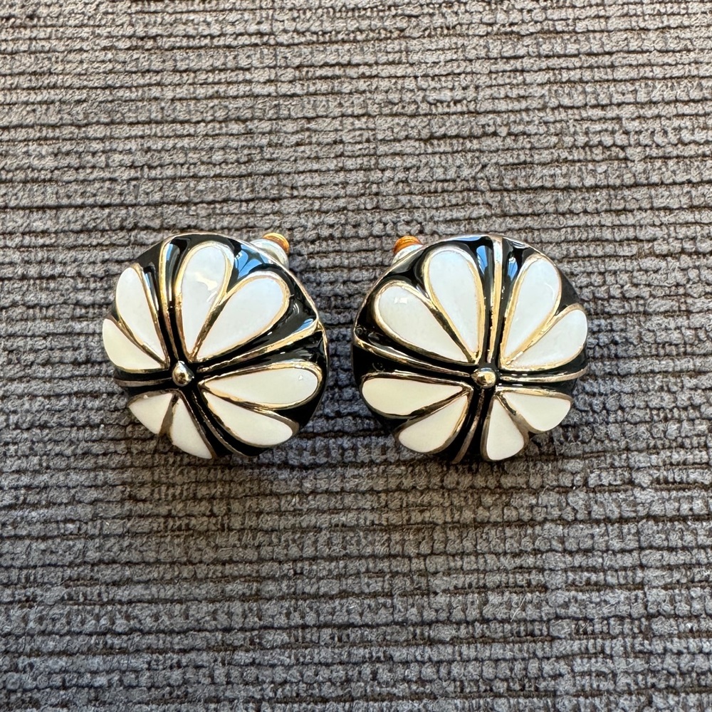 Black and White Floral Style Earrings